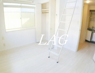 【居間・リビング】 | メゾン・ド・フルール（Ｋ－０６８） | 洋室のお部屋です。