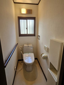 【トイレ】 | 落ち着いた雰囲気の住宅街にあるお家 | 1階のトイレです