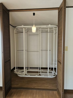 【収納】 | 落ち着いた雰囲気の住宅街にあるお家 | 何と！回転するクローゼット！！