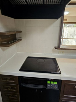 【キッチン】 | 落ち着いた雰囲気の住宅街にあるお家 | IHコンロです