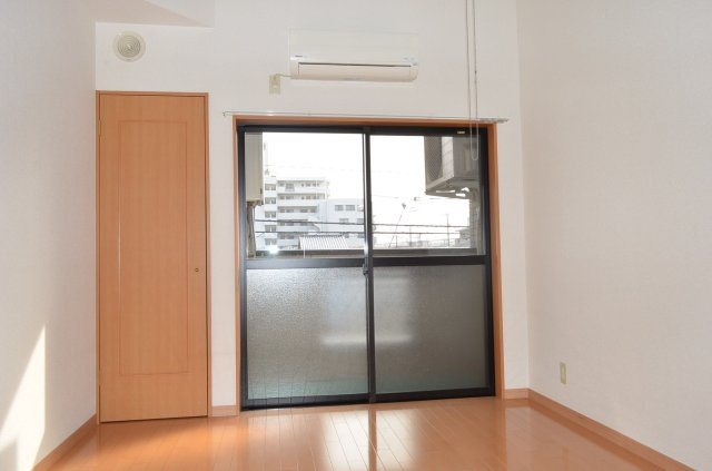 姪浜コンパートメントの内装