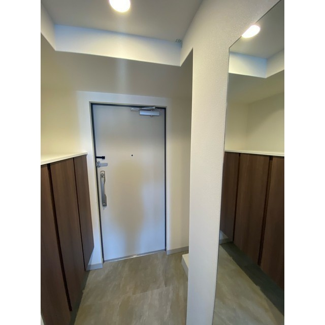 ワールドアイ大阪城EASTアドバンスの玄関|明るい玄関です