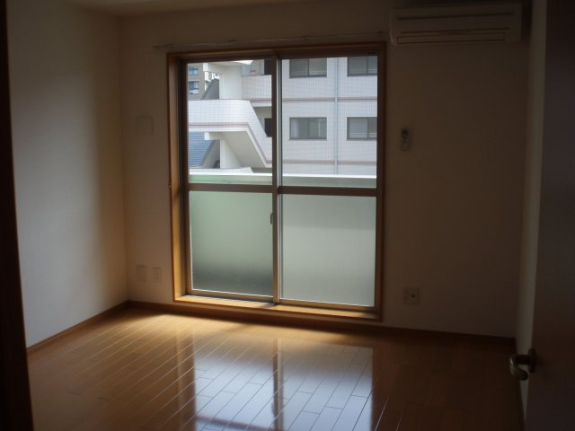 ラクール今宿の居間・リビング