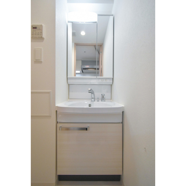 アドバンス大阪ストーリアの洗面所|脱衣スペースもあります