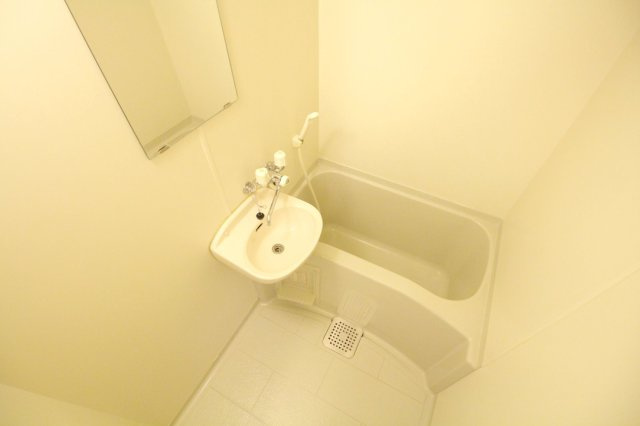 レオパレス住吉伍番館の浴室|日々の疲れを癒すお風呂付です