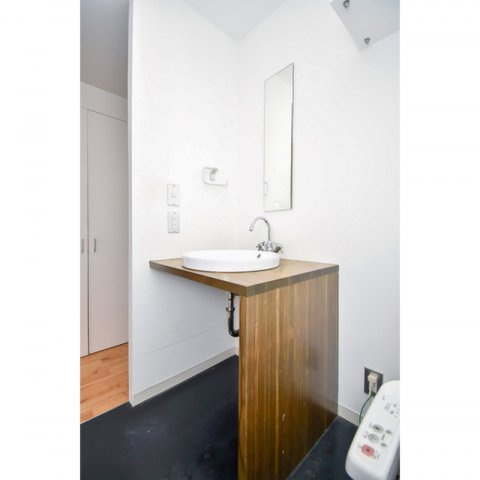 アーデンタワー南堀江の洗面所|明るい洗面所です