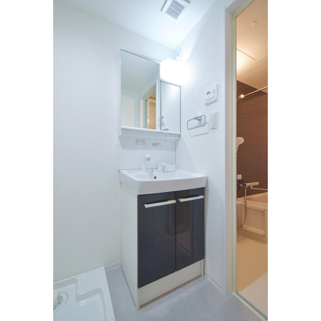 S-MOVE緑橋Ⅱの洗面所|脱衣スペースもあります