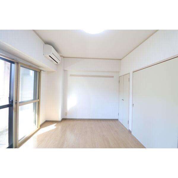 パティオ新栄の居間・リビング