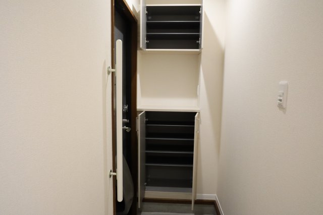 グローリータウンＣの玄関