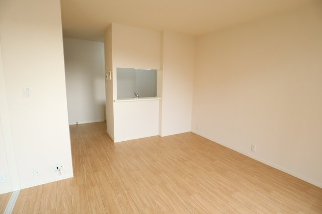 アルティ逢坂Ｂの居間・リビング