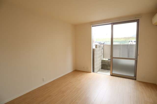 アルティ逢坂Ｂの居間・リビング