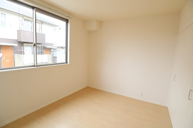 アルティ逢坂Ｂの洋室