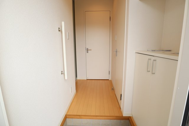 ＰｉｎｅＲｏｏｔｓ良福寺Ａの玄関