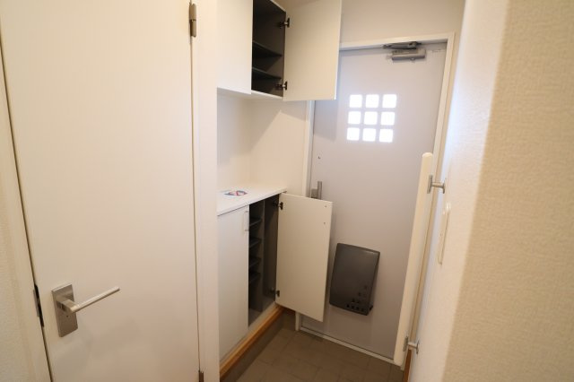 ＰｉｎｅＲｏｏｔｓ良福寺Ａの玄関