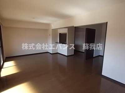 【居間・リビング】 | ラ・プルミエール | おしゃれな居間です