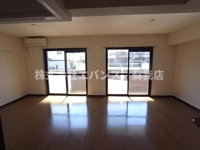 【居間・リビング】 | ラ・プルミエール | 使いやすい居間です