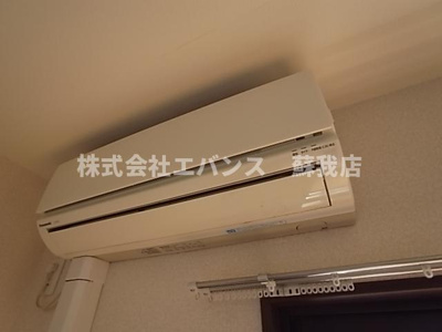 【設備】 | ラ・プルミエール | エアコンも1基ございます。