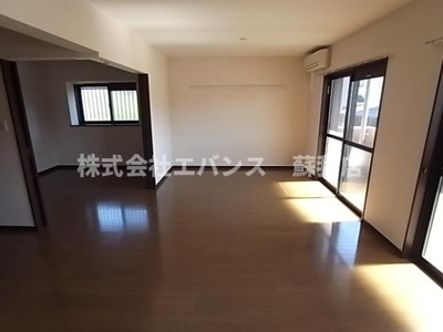 【居間・リビング】 | ラ・プルミエール | リビングです