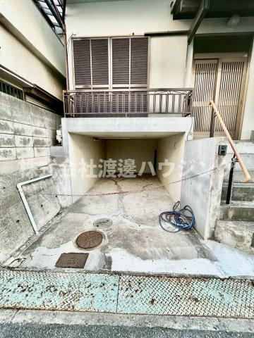 尼崎次屋2丁目貸家の駐車場
