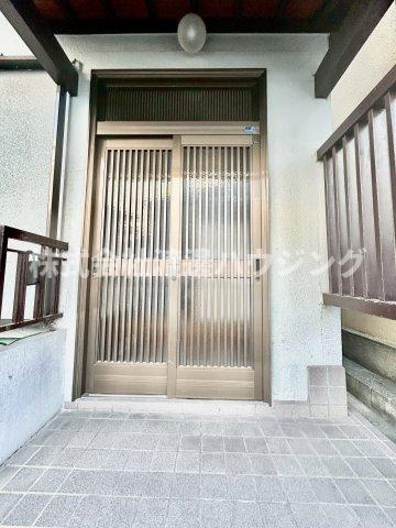 尼崎次屋2丁目貸家のエントランス