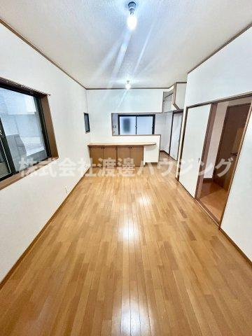 尼崎次屋2丁目貸家の居間・リビング