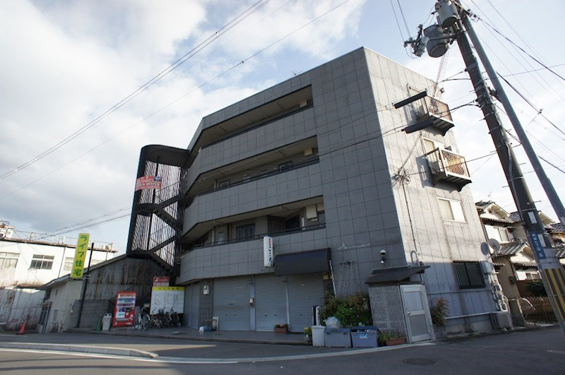 生駒郡斑鳩町興留９丁目の賃貸マンション