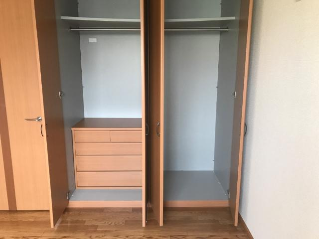 サンプレス市場木の収納|クローゼット