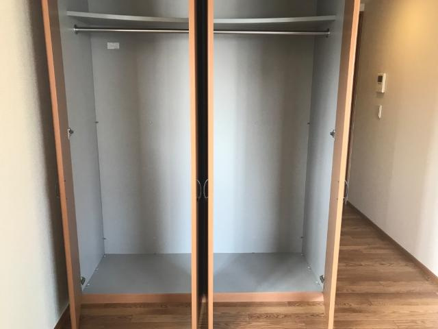 サンプレス市場木の収納|クローゼット