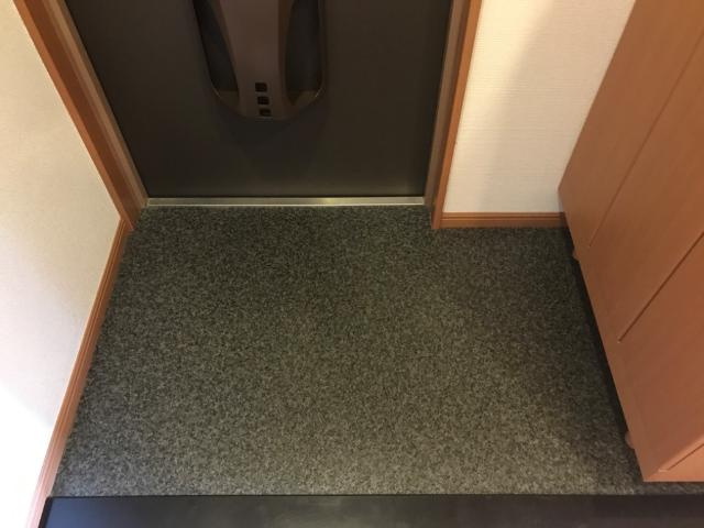 サンプレス市場木の玄関|玄関