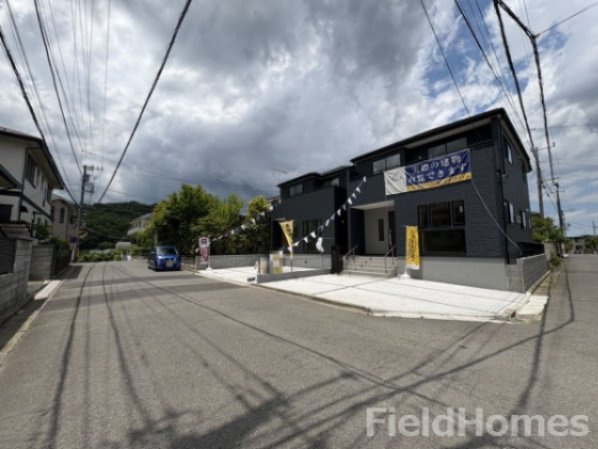 伊勢原市高森台3丁目新築戸建て　第2-1号棟の前面道路含む現地写真|前面道路含む現地写真です。