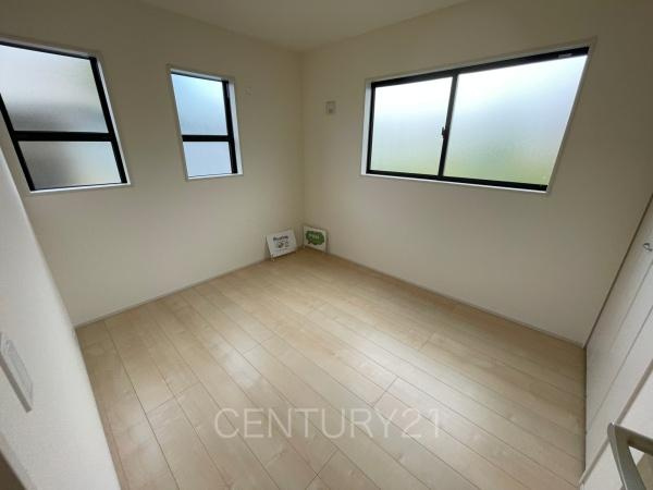 前橋小坂子町 1号棟の子供部屋|２面採光の明るい洋室です。