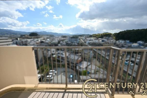 橿原神宮前スカイハイツのバルコニー|■現地撮影写真■日当たりのよい広々とした南向きバルコニー！洗濯物もよく乾きます！
