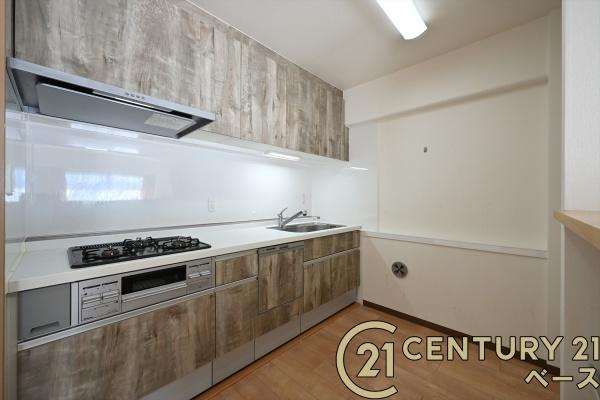 橿原神宮前スカイハイツのキッチン|■現地撮影写真■収納力と使いやすさを追求したシステムキッチンです！