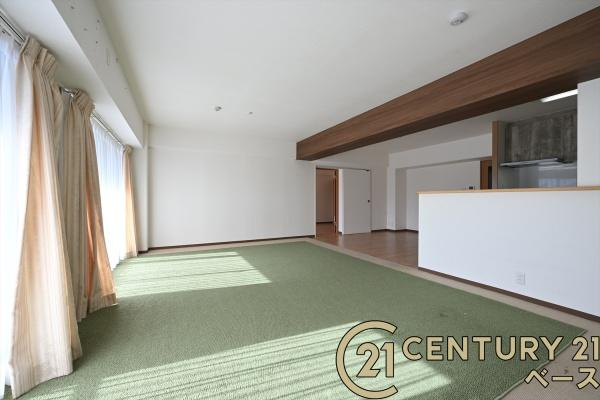 橿原神宮前スカイハイツの居間・リビング|■現地撮影写真■ご家族でくつろいでいただける広々したＬＤＫ約２３帖！