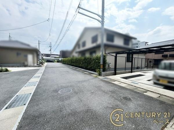 橿原市城殿町　一戸建の前面道路含む現地写真|■現地撮影写真■ 前面道路は６ｍ以上と広くゆったりしています！