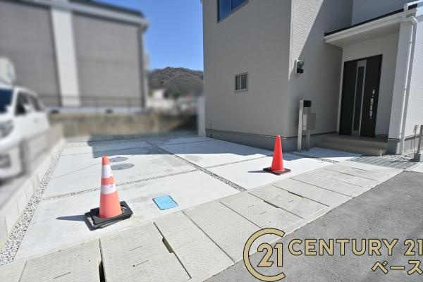 リーブルガーデン三里 ３号棟 ／新築一戸建の前面道路含む現地写真|■現地撮影写真■前面道路は広々でお車の出し入れも楽々！
