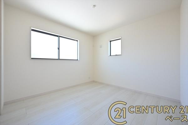 リーブルガーデン三里 ３号棟 ／新築一戸建の内観：施工例|■日当たりのよい明るい雰囲気の洋室です！■