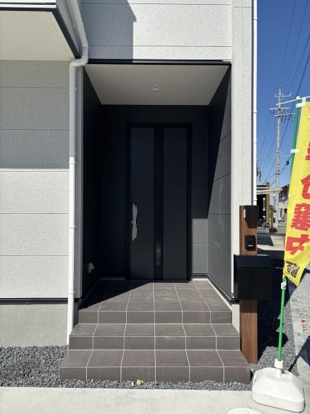 碧南市志貴町3丁目　全3棟・1号棟の玄関|訪れる人を心地よく迎え入れます。