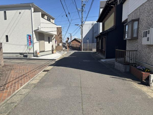 碧南市志貴町3丁目　全3棟・2号棟の前面道路含む現地写真|前面道路です。