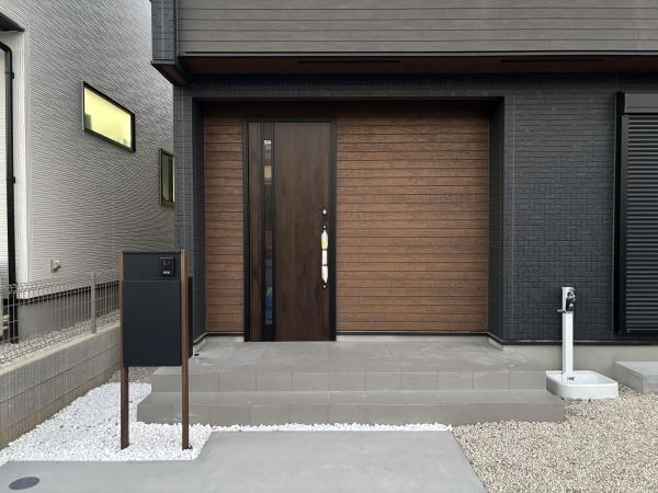 豊田市丸山町4丁目　全2棟・2号棟の玄関|訪れる人を心地よく迎え入れます。