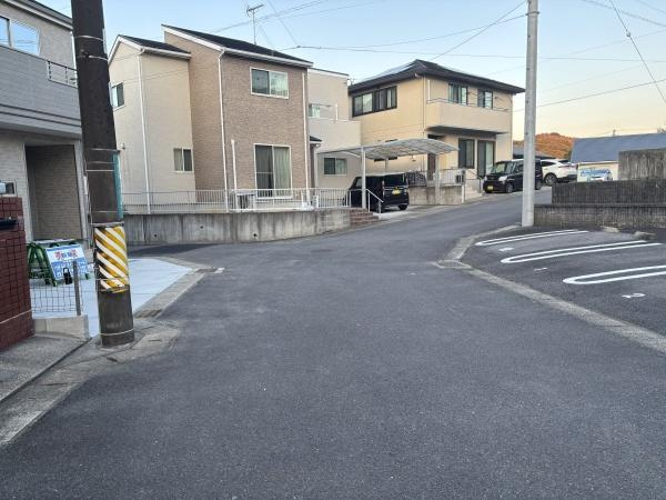 岡崎市本宿茜　全1棟・A号棟の前面道路含む現地写真|前面道路です。