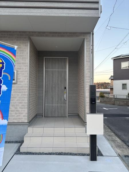 岡崎市本宿茜　全1棟・A号棟の玄関|訪れる人を心地よく迎え入れます。