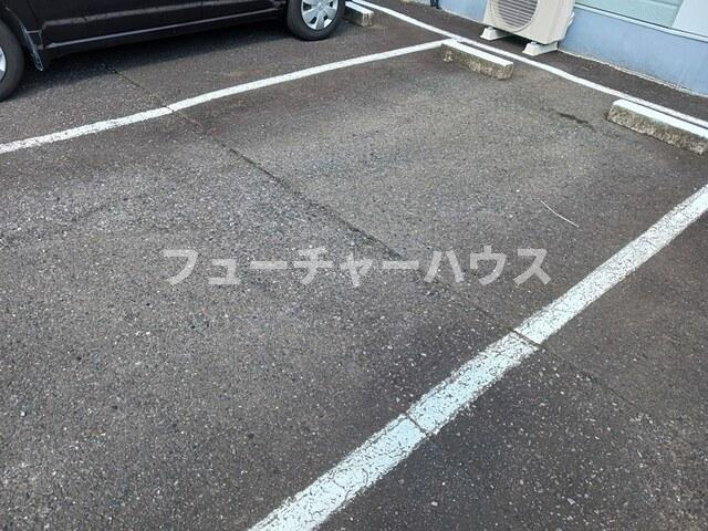 プラドールネオアサヒの駐車場