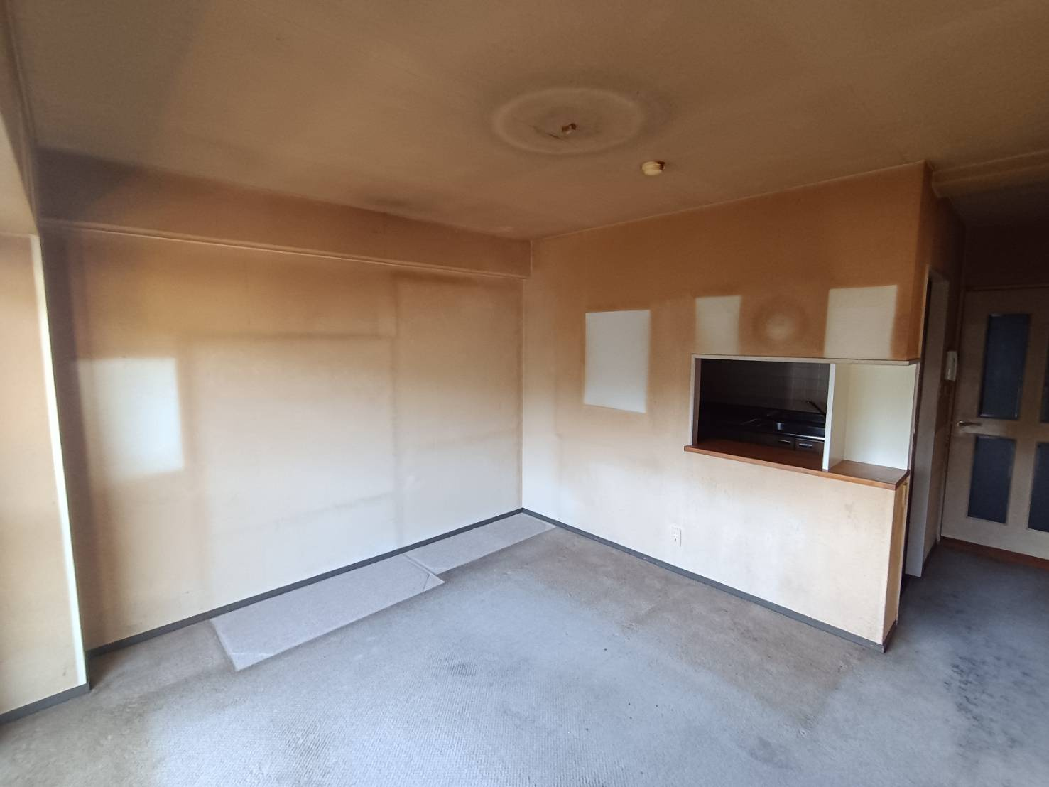 サンシャイン西条　211号室の居間・リビング