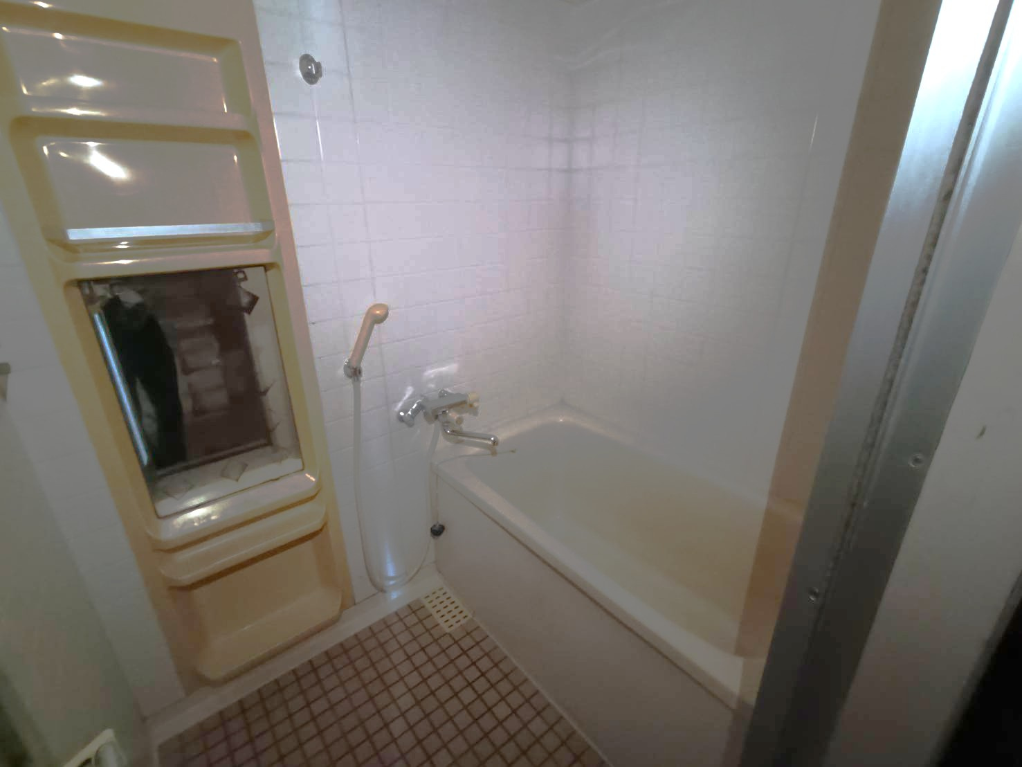 サンシャイン西条　211号室の浴室