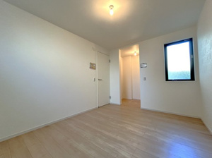 【洋室】 | ご自宅から現地まで、当社スタッフがお車にて、「お迎え・お送り」をしております。ぜひお気軽にお問い合わせくださいませ♪
2026年1月8日撮影