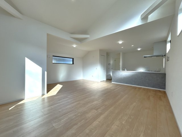 【居間・リビング】 | ご自宅から現地まで、当社スタッフがお車にて、「お迎え・お送り」をしております。ぜひお気軽にお問い合わせくださいませ♪
2026年1月8日撮影