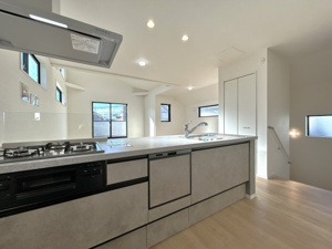 【キッチン】 | ご自宅から現地まで、当社スタッフがお車にて、「お迎え・お送り」をしております。ぜひお気軽にお問い合わせくださいませ♪
2026年1月8日撮影