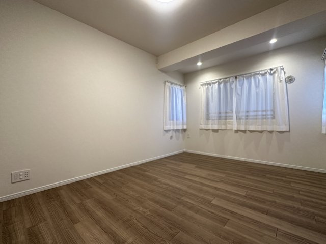 ディアエスタミオ舞子の洋室