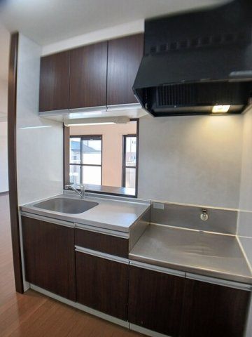 ラ・プルミエールのキッチン|コンパクトなキッチンで掃除もラクラク